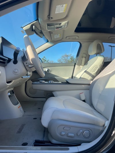 2024 Genesis GV60 Standard