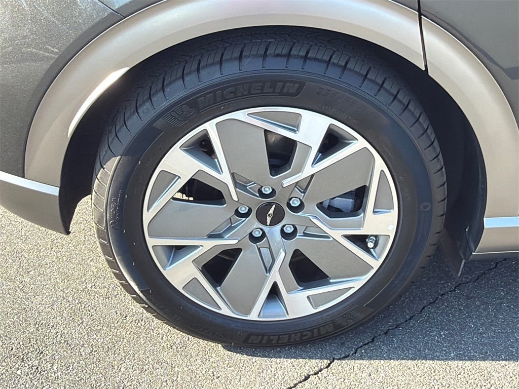 2024 Genesis GV60 Standard