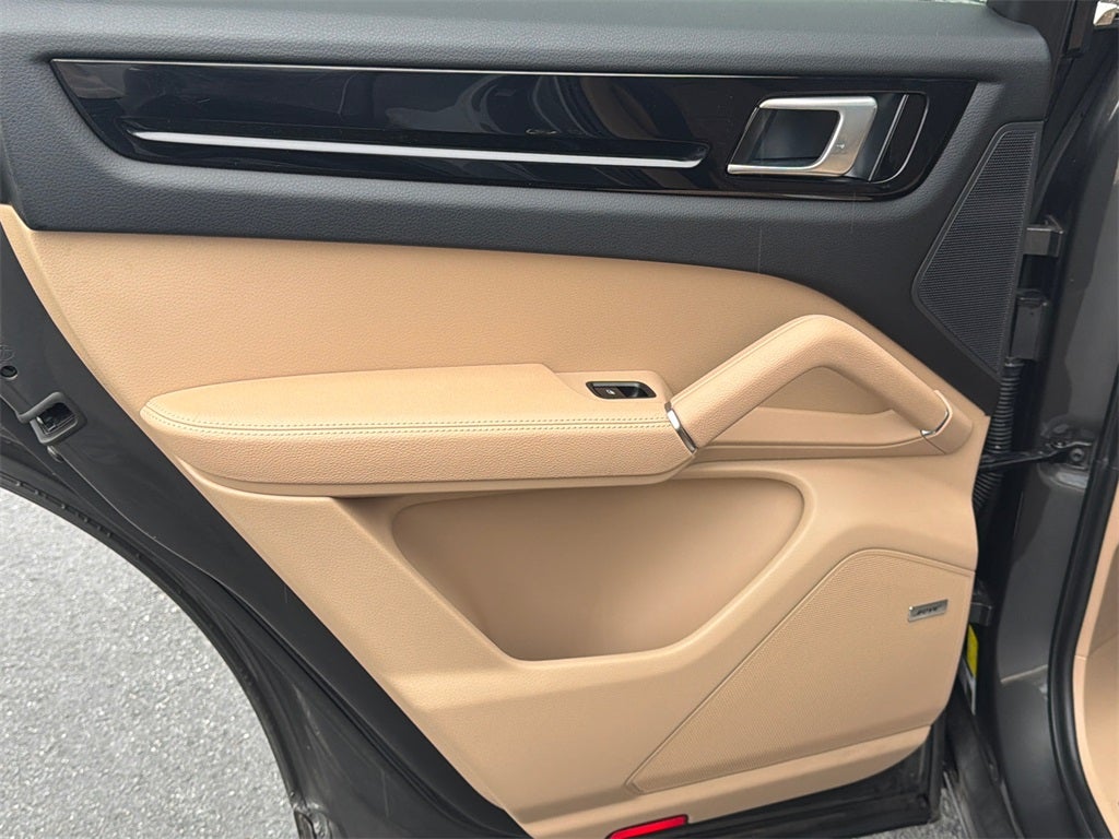 2021 Porsche Cayenne E-Hybrid Base