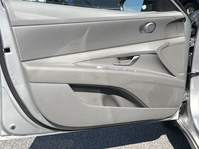2022 Hyundai ELANTRA SE