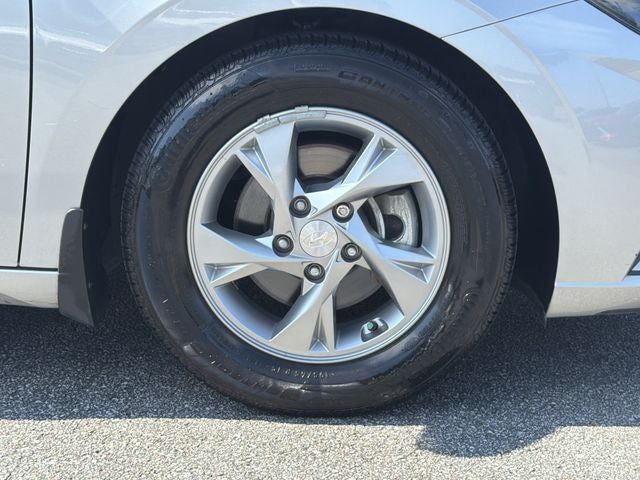 2022 Hyundai ELANTRA SE