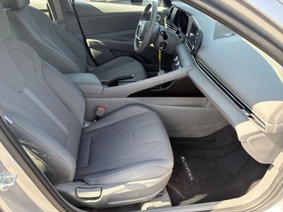 2022 Hyundai ELANTRA SE