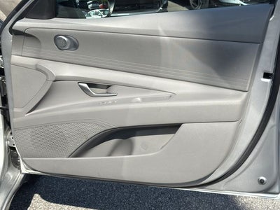 2022 Hyundai ELANTRA SE