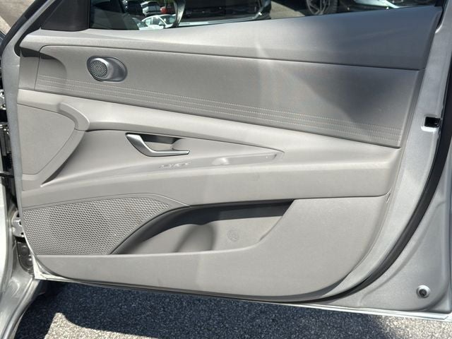 2022 Hyundai ELANTRA SE