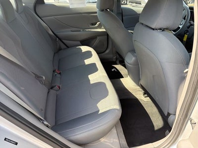 2022 Hyundai ELANTRA SE