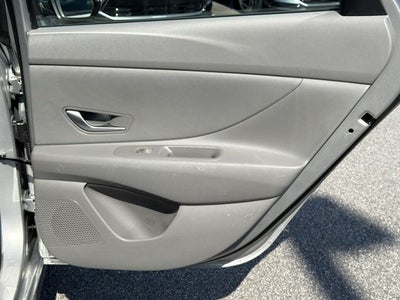 2022 Hyundai ELANTRA SE