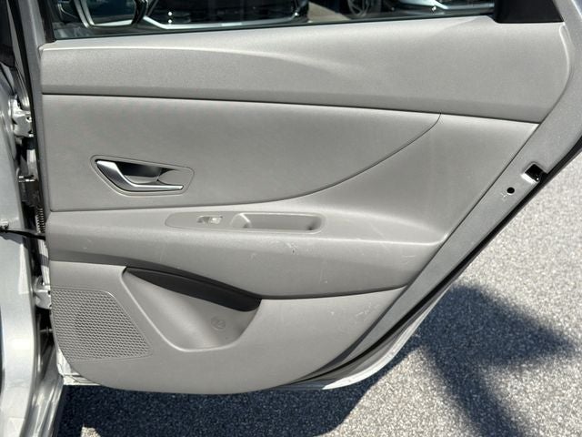2022 Hyundai ELANTRA SE