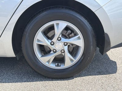 2022 Hyundai ELANTRA SE