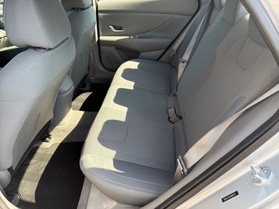 2022 Hyundai ELANTRA SE