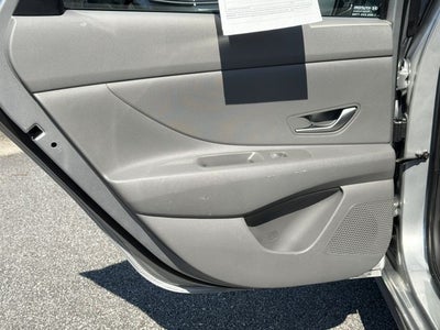 2022 Hyundai ELANTRA SE