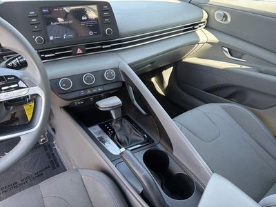 2022 Hyundai ELANTRA SE