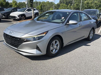 2022 Hyundai ELANTRA SE
