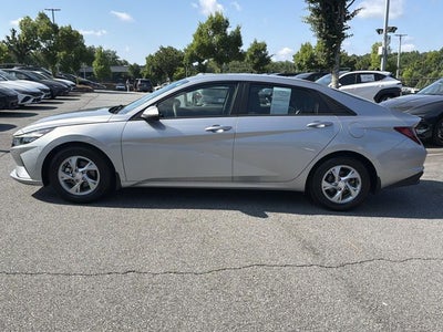 2022 Hyundai ELANTRA SE