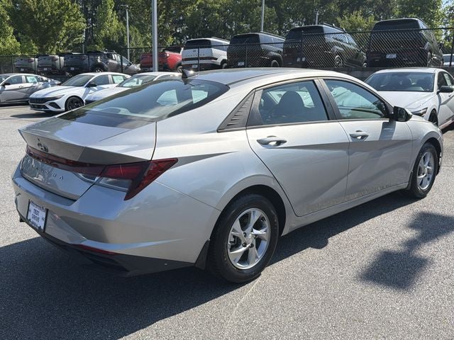 2022 Hyundai ELANTRA SE