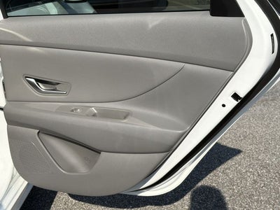 2022 Hyundai ELANTRA SEL