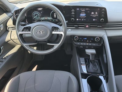 2022 Hyundai ELANTRA SEL