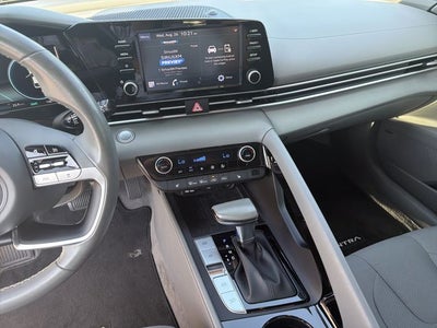 2022 Hyundai ELANTRA SEL