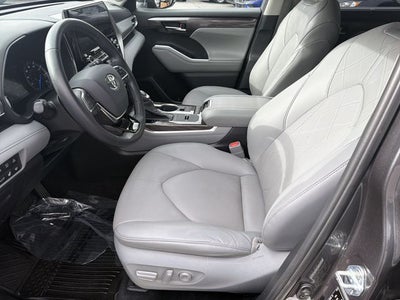 2021 Toyota Highlander Hybrid Platinum