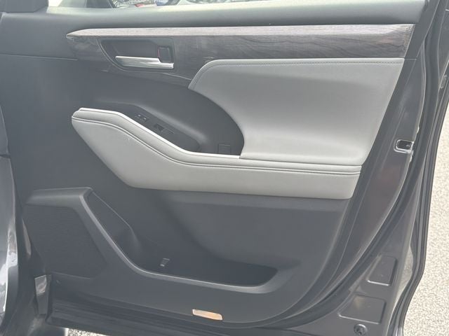 2021 Toyota Highlander Hybrid Platinum