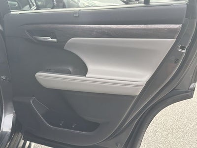 2021 Toyota Highlander Hybrid Platinum