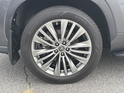 2021 Toyota Highlander Hybrid Platinum