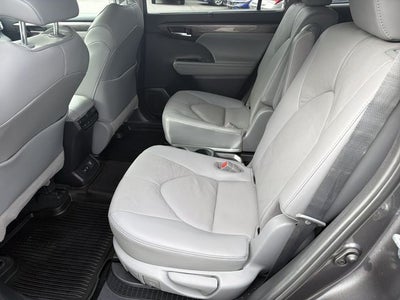 2021 Toyota Highlander Hybrid Platinum