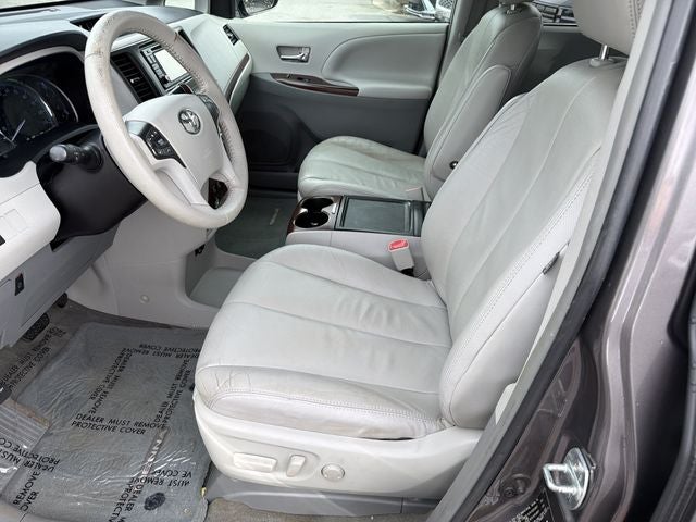 2014 Toyota Sienna XLE 8 Passenger