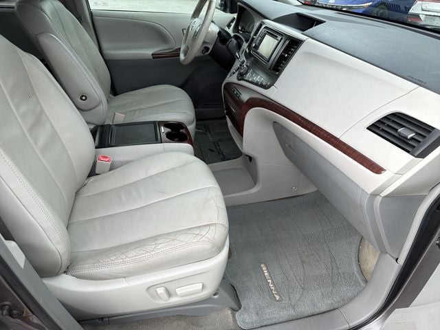 2014 Toyota Sienna XLE 8 Passenger