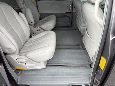 2014 Toyota Sienna XLE 8 Passenger