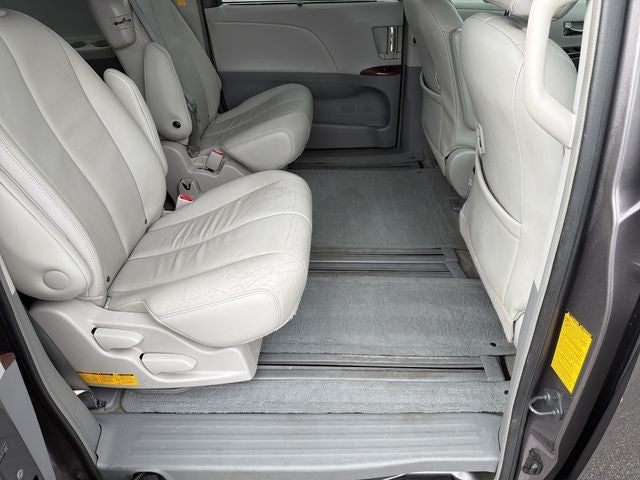 2014 Toyota Sienna XLE 8 Passenger