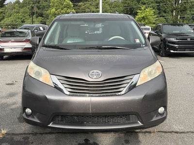 2014 Toyota Sienna XLE 8 Passenger