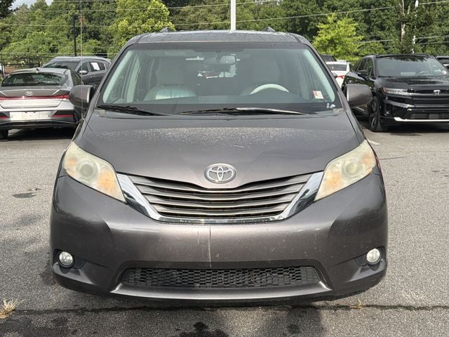 2014 Toyota Sienna XLE 8 Passenger