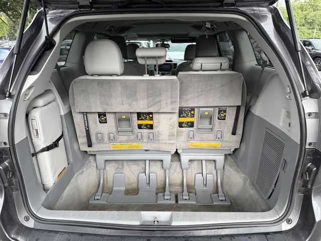 2014 Toyota Sienna XLE 8 Passenger