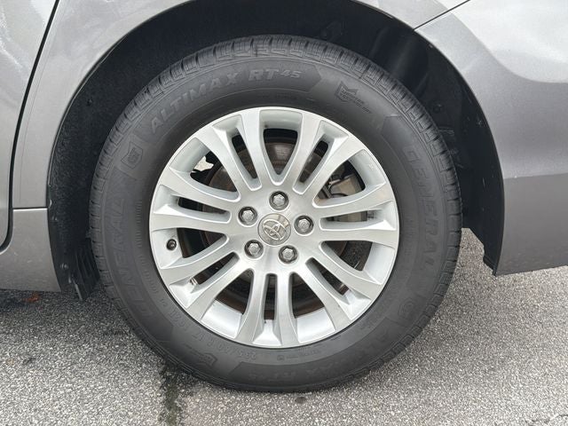 2014 Toyota Sienna XLE 8 Passenger