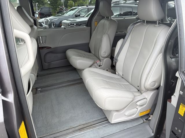 2014 Toyota Sienna XLE 8 Passenger