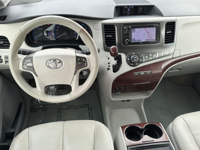 2014 Toyota Sienna XLE 8 Passenger
