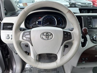 2014 Toyota Sienna XLE 8 Passenger