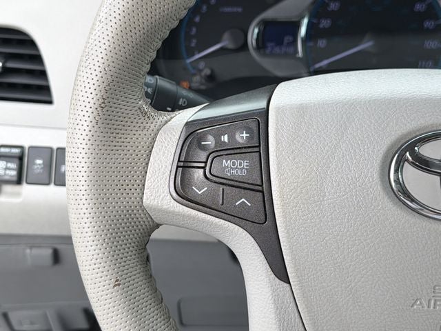 2014 Toyota Sienna XLE 8 Passenger