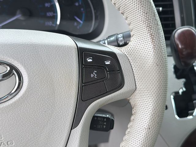 2014 Toyota Sienna XLE 8 Passenger