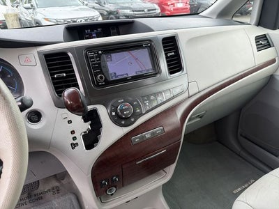 2014 Toyota Sienna XLE 8 Passenger