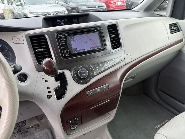 2014 Toyota Sienna XLE 8 Passenger