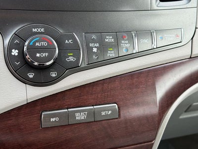 2014 Toyota Sienna XLE 8 Passenger
