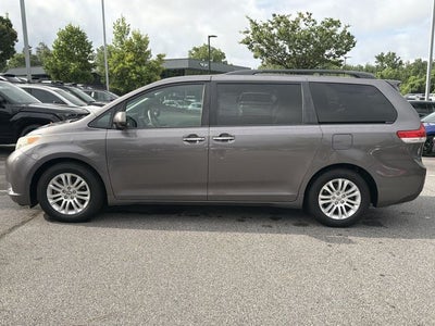 2014 Toyota Sienna XLE 8 Passenger