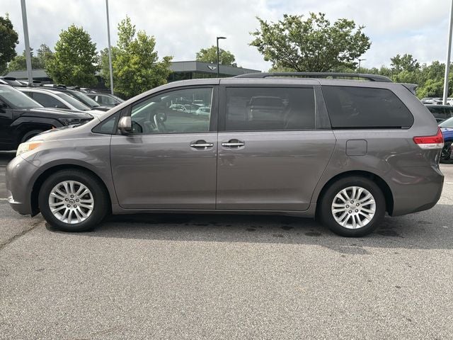 2014 Toyota Sienna XLE 8 Passenger