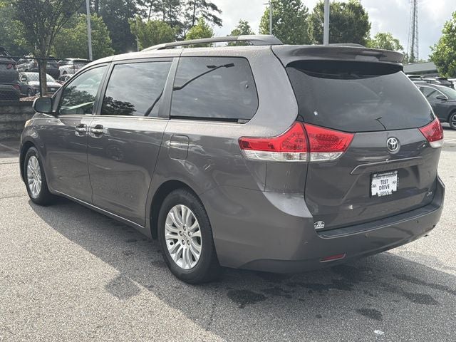 2014 Toyota Sienna XLE 8 Passenger