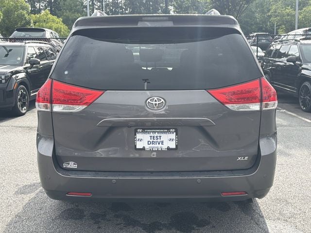 2014 Toyota Sienna XLE 8 Passenger