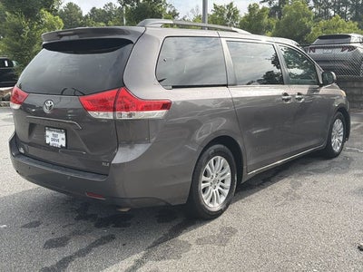 2014 Toyota Sienna XLE 8 Passenger