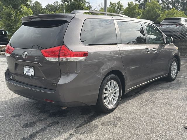 2014 Toyota Sienna XLE 8 Passenger