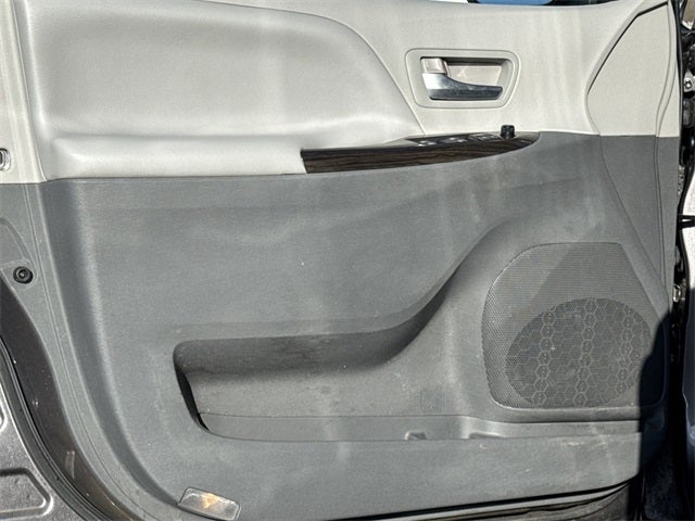 2015 Toyota Sienna L 7 Passenger