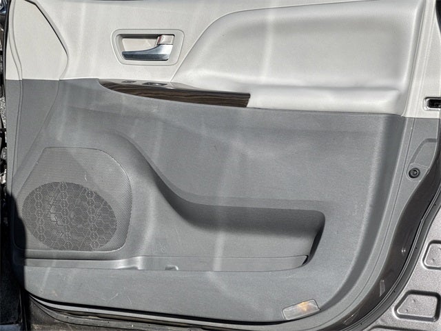 2015 Toyota Sienna L 7 Passenger